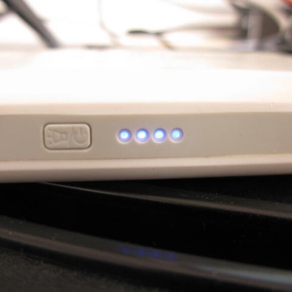 Alurateck 8000mAh Portable Battery Charger iPhone/Android - Picture 2 of 5